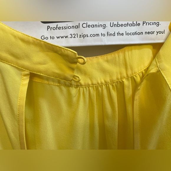 Banana Republic tank blouse. Open back with buttons. Size 8. - Picture 5 of 5